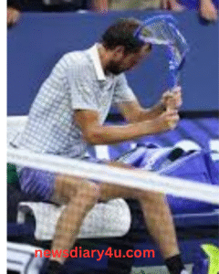  Medvedev’s US Open Match Descends Into Chaos After Photographer Enters Court